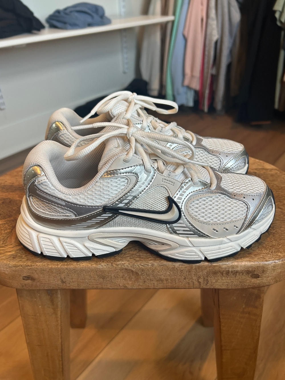 Nike Retro Running Sneakers – Women’s Size 8